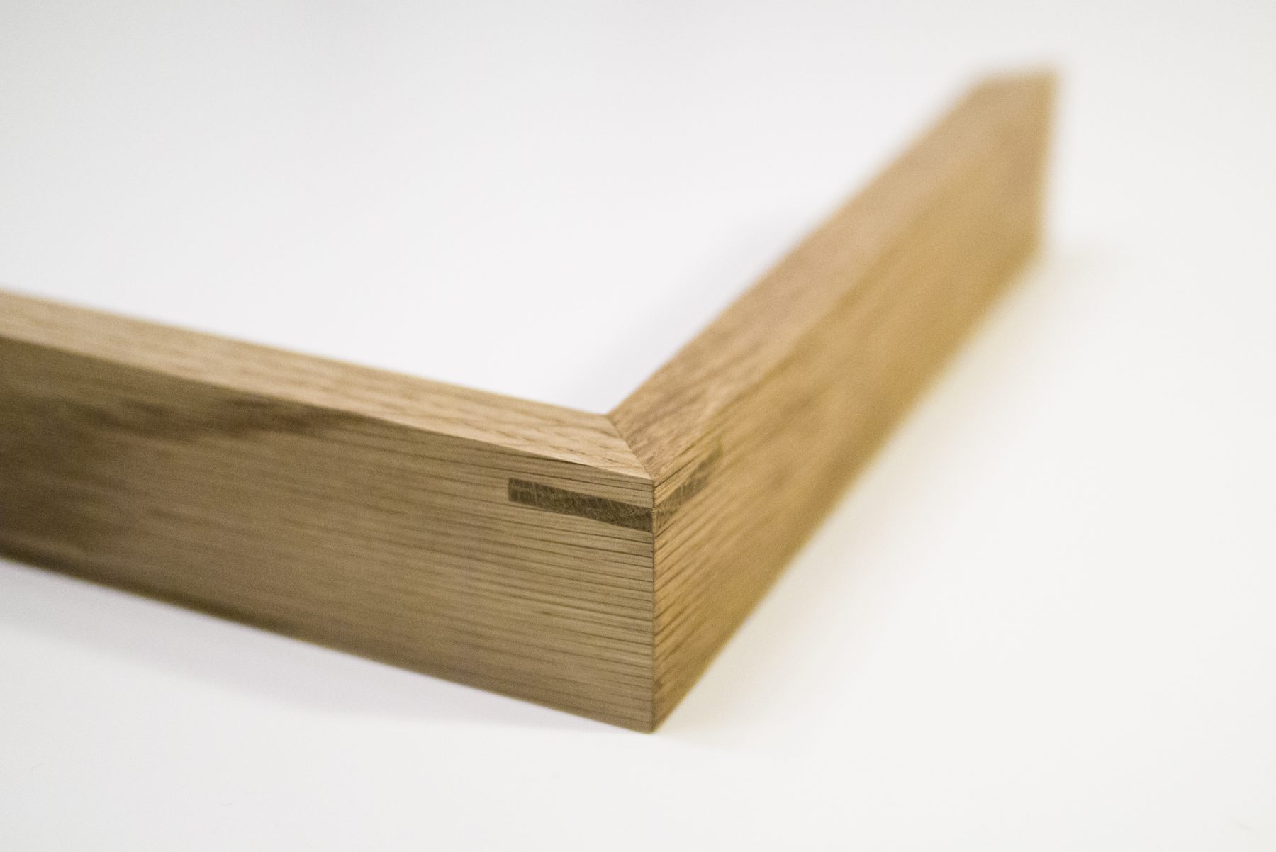 RO Frames Conservation Picture Framer